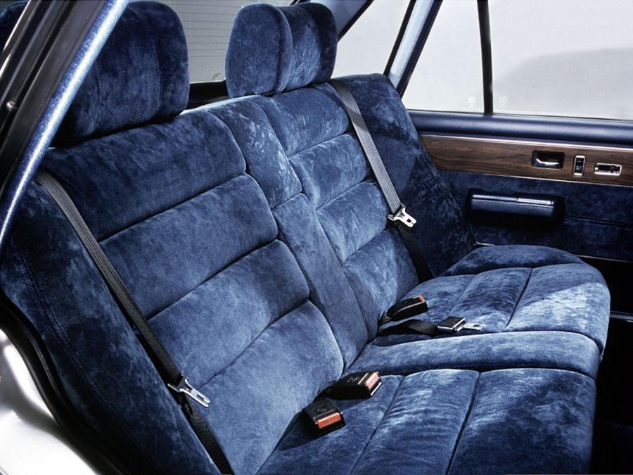 Интерьер Opel Senator 1978 года  (фото 13 из 22)
